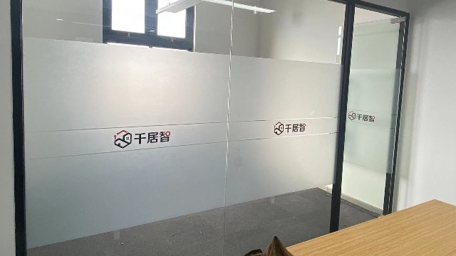 上海磨砂膜哪家好_ 如何將自然元素融入玻璃裝飾畫中？