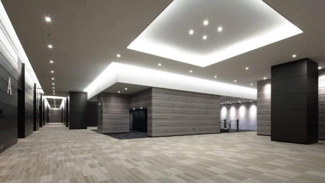 玻璃裝飾畫的制作過程需要哪些專業設備？